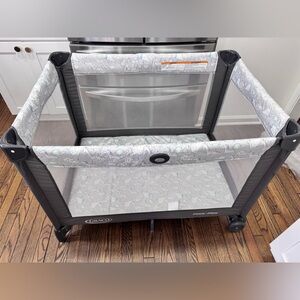 Graco Pack 'n Play Playard - Gray Animal 🐘🦒